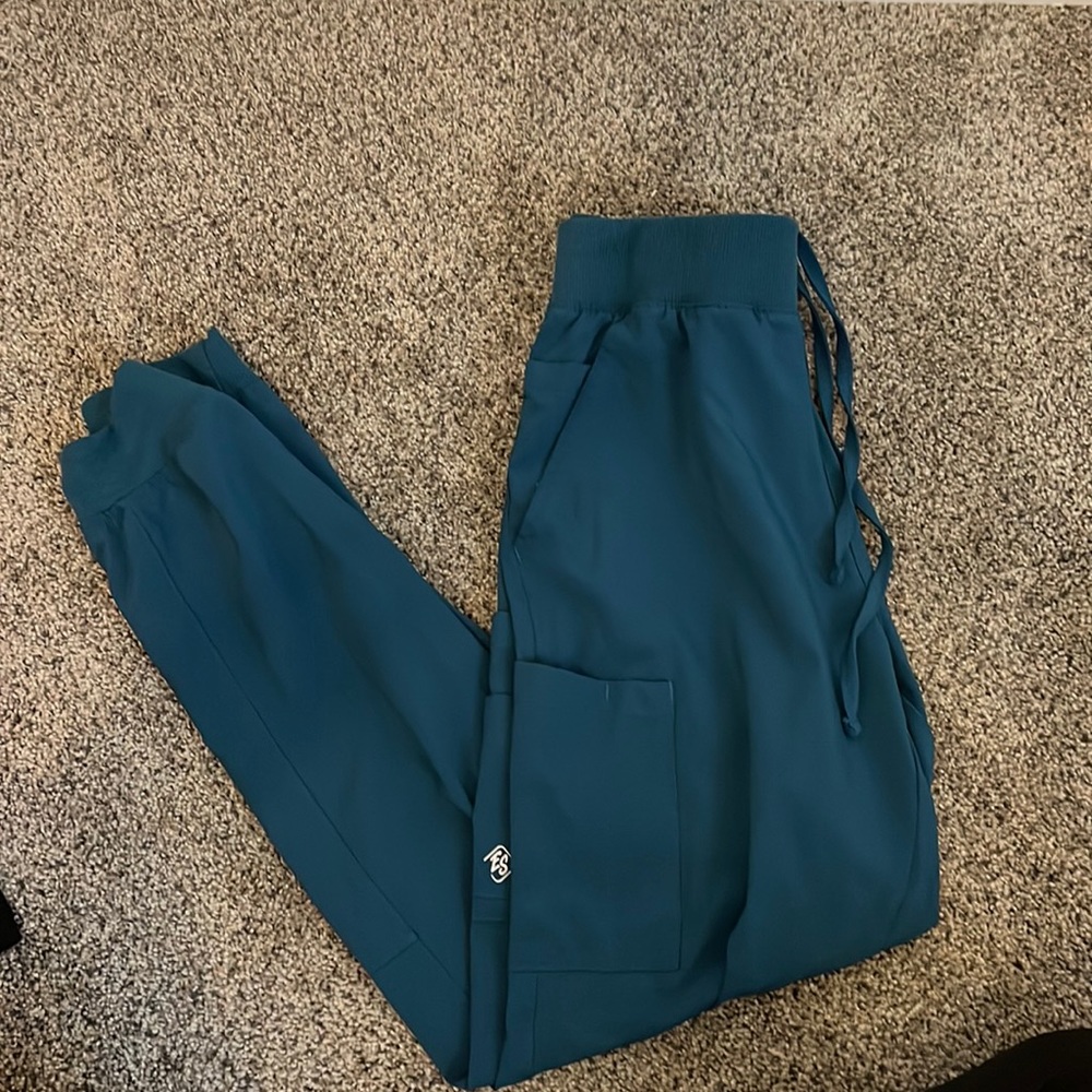 jogger scrub pants